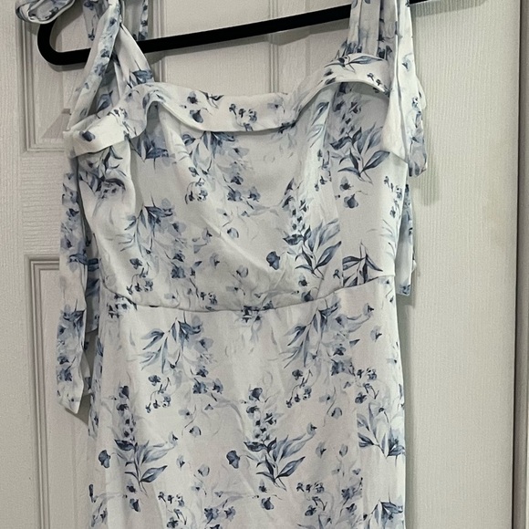 Brand new and never worn. Doesn’t not fit. Beautiful dress. - Picture 6 of 7